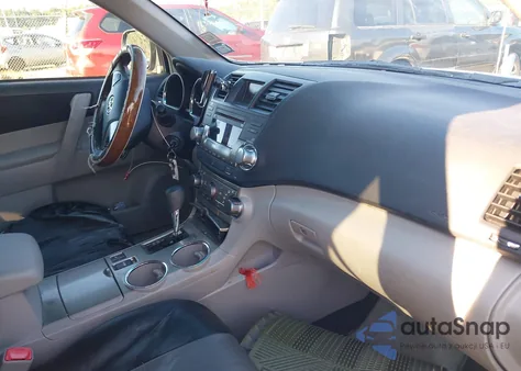 2011 Toyota Highlander Base V6 из США, поврежденный, VIN 5TDBK3EH4BS045865